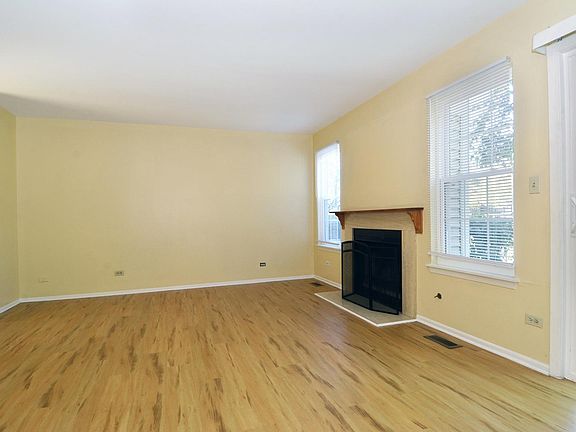 4th image of 2005 Quaker Hollow Ln