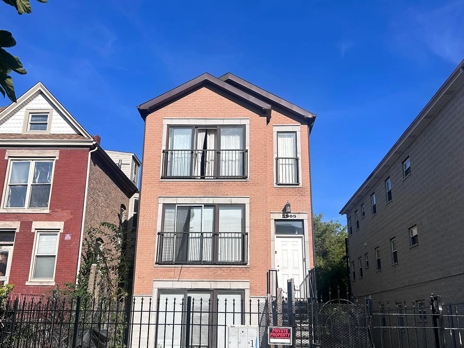 3 bed, 1600 sqft, $2,100 — Photo 2