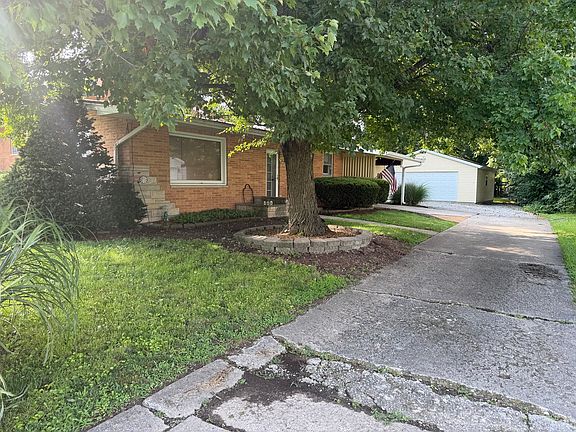 2nd image of 110 E Kaskaskia St