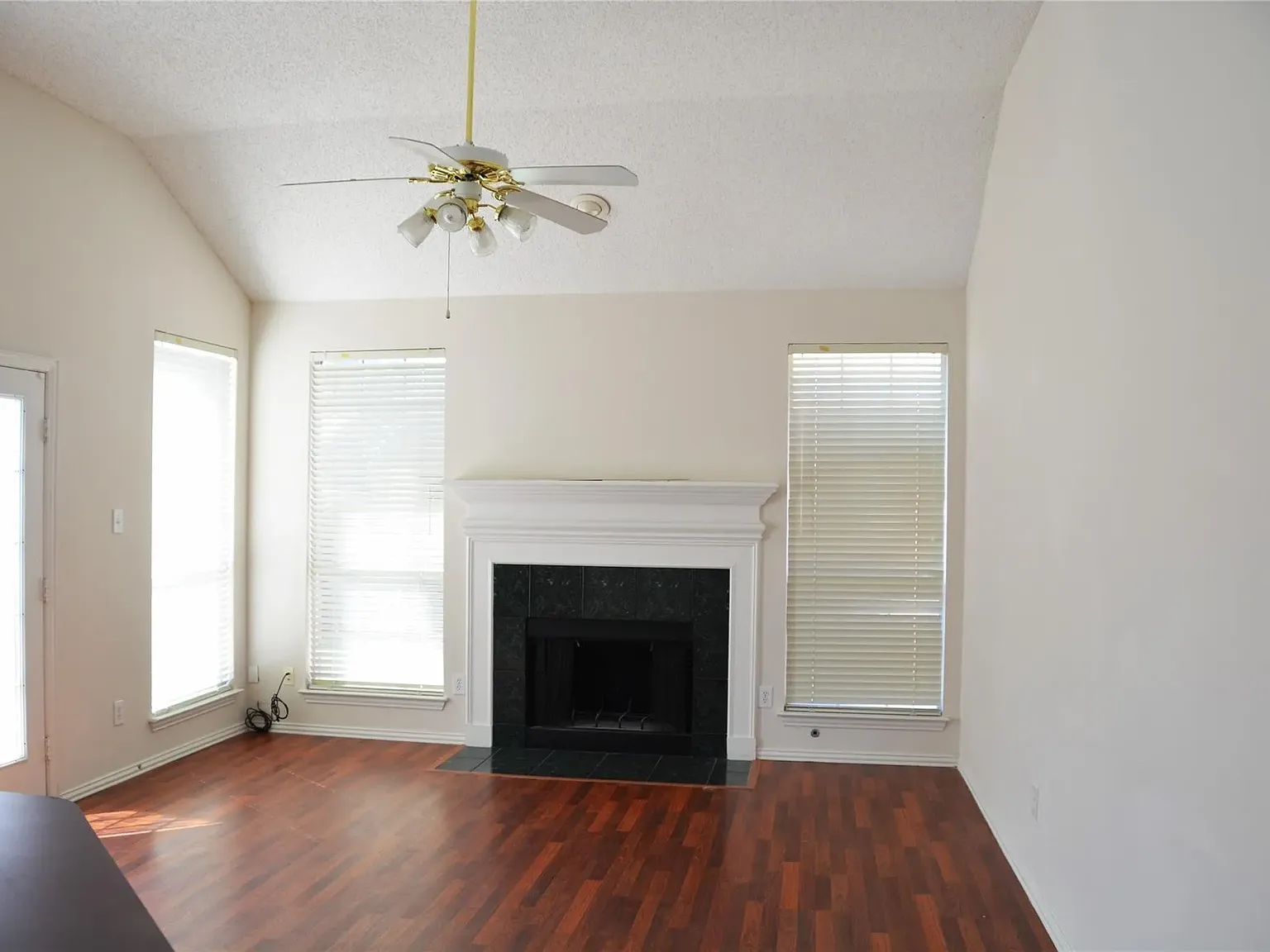 4 bed, 2682 sqft, $2,995 — Photo 2