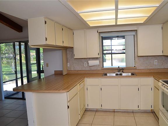 5th image of 102 Woodingham Dr