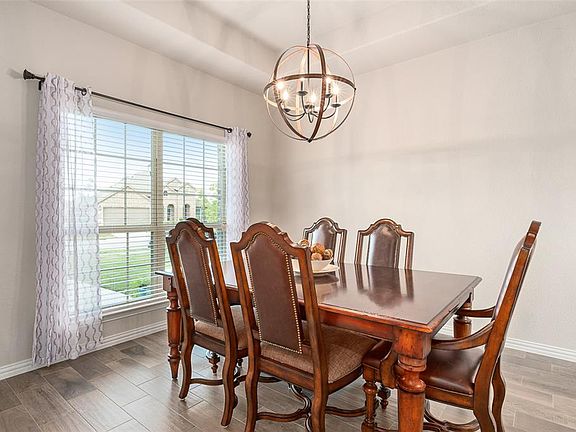 5th image of 15233 Saralily Way