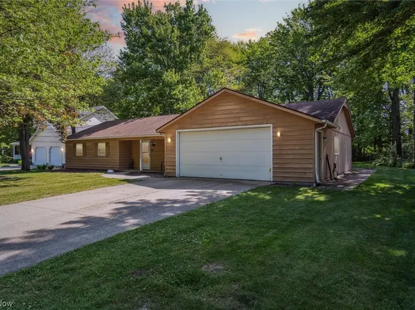 1135 Royal Dr, Amherst, OH 44001