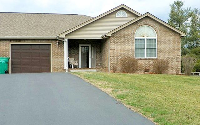 1st image of 20967 Deer Run Dr #20967