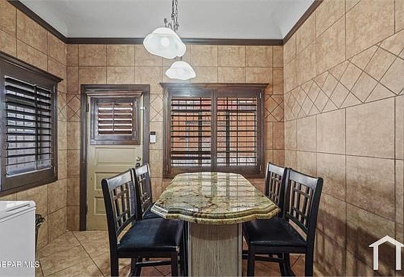 4th image of 146 Brown St