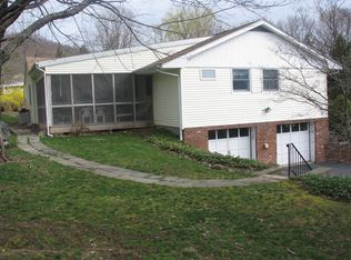 99 Macgregor Dr, Mahopac, NY 10541