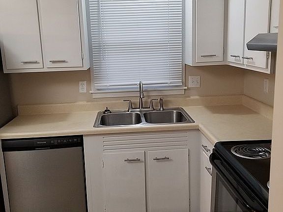 3rd image of 2630 Strawbridge Pl
