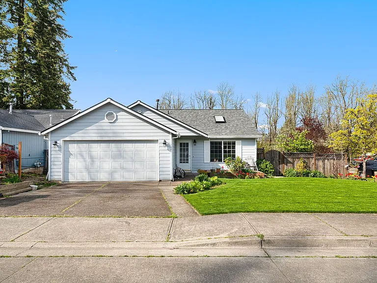 307 NW Angela Ln — Photo 2