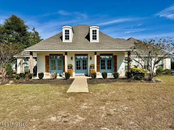 207 Pineview Dr, Lucedale, MS 39452