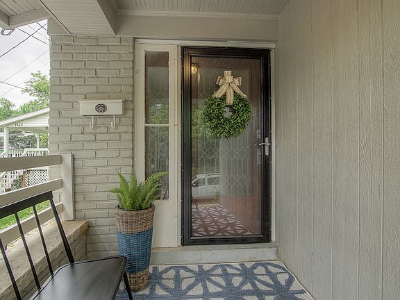 2nd image of 1145 W 41st Ter