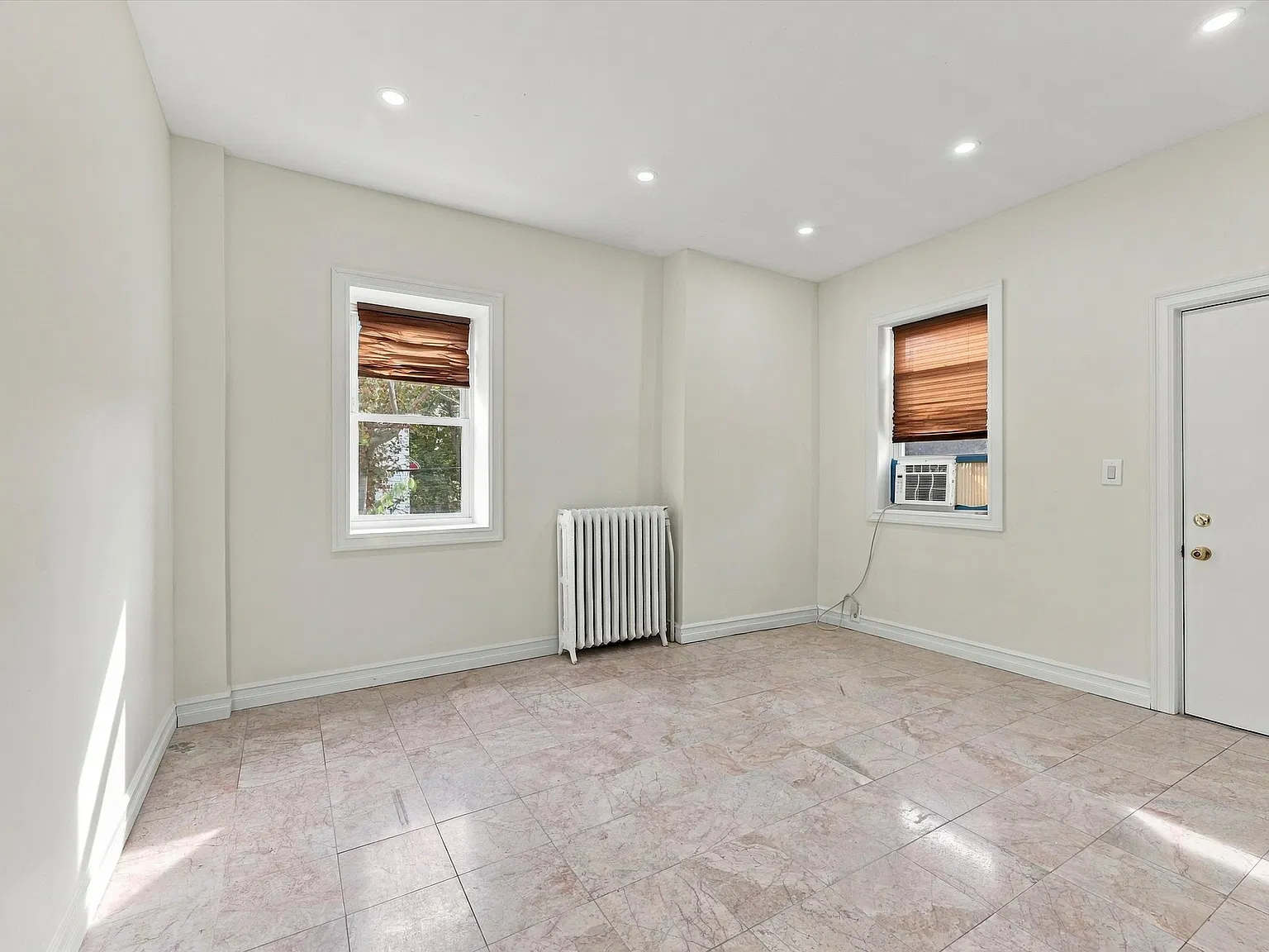 3 bed, 1336 sqft, $2,200 — Photo 1