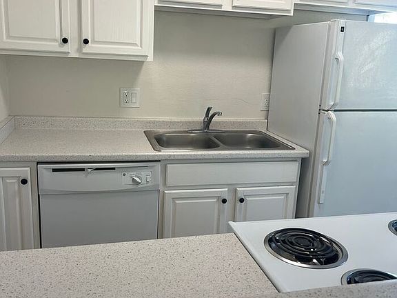 2nd image of 932 N Belvedere Ave APT 1