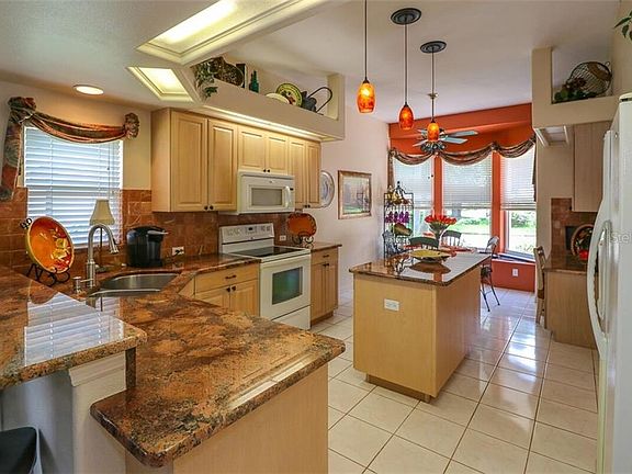 4th image of 3211 Village Ln