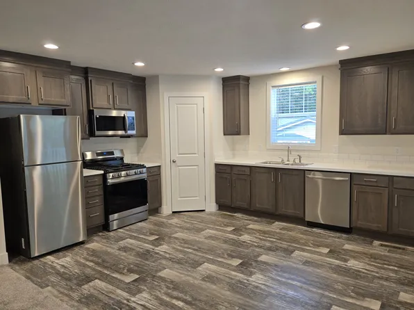 1133 Yeomans St #104, Ionia, MI 48846