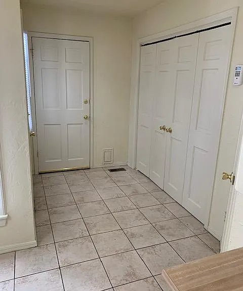 Garage & Kitchen Entryway