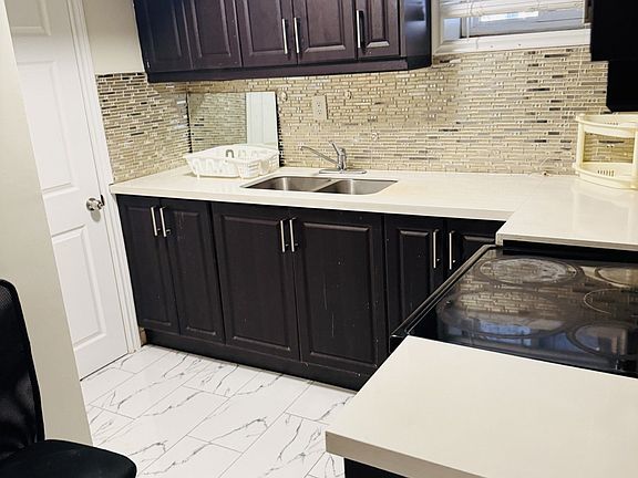 4th image of 15 A Berkham Rd #Basement