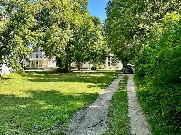 815 W College Ave, Jacksonville, IL 62650