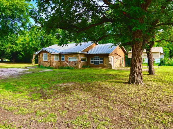 609 N 4th St W, Clyde, TX 79510