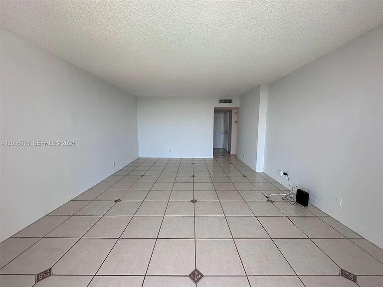 100 Bayview Dr #823 — Photo 2