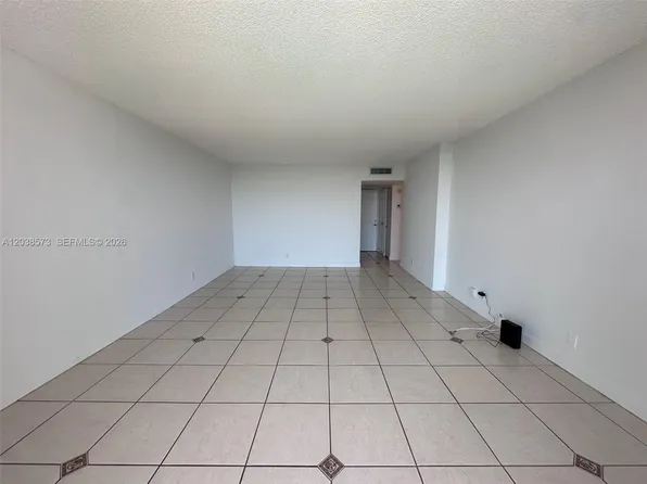 100 Bayview Dr, Sunny Isles Beach, FL