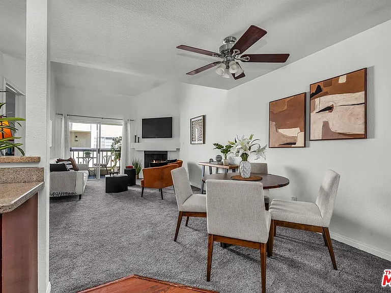 21520 Burbank Blvd #313 — Photo 6