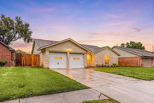 2306 Townhall Ln Photo 1