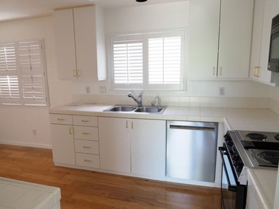 3rd image of 101 Eucalyptus Knoll St
