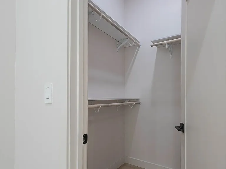 987 Harcourt Ave — Photo 22