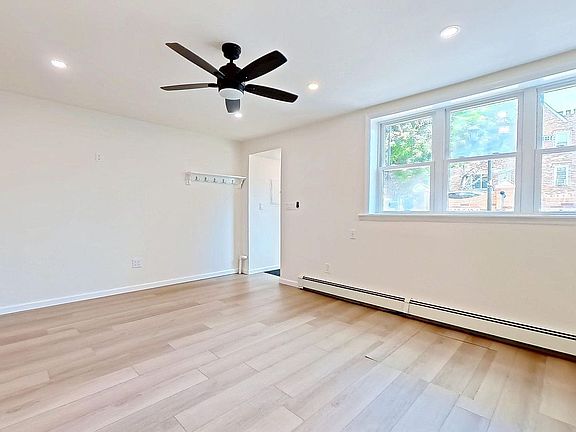 5th image of 2076 Coyle St Floor 3