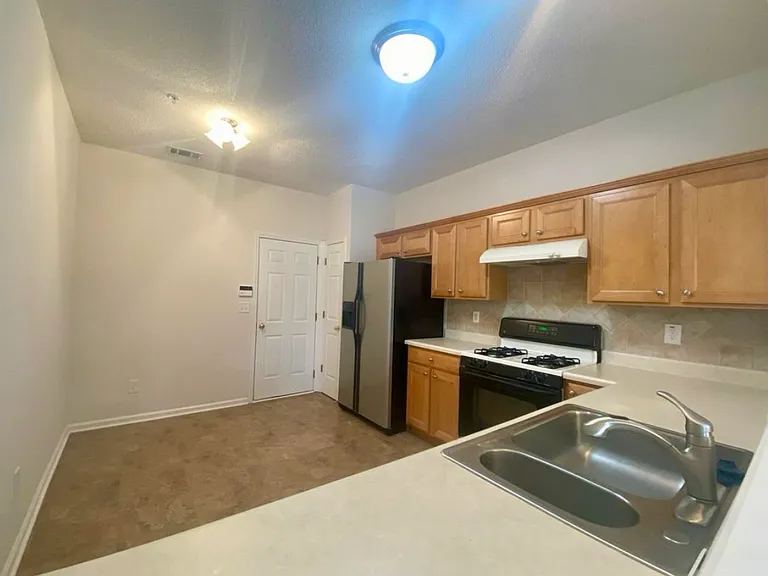 230 Regent Sq #230 — Photo 10
