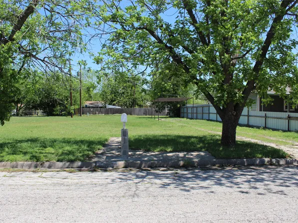 409 Colorado Ave, Graham, TX 76450