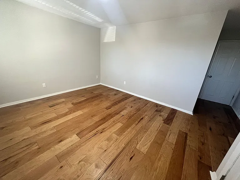 611 Old Elm St — Photo 9