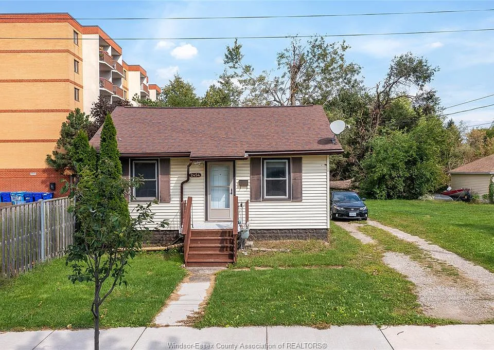 2454 Jos Saint Louis Ave