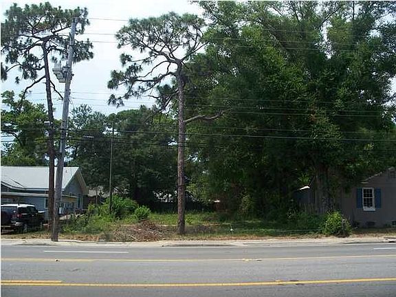 4th image of 3882 Barrancas Ave