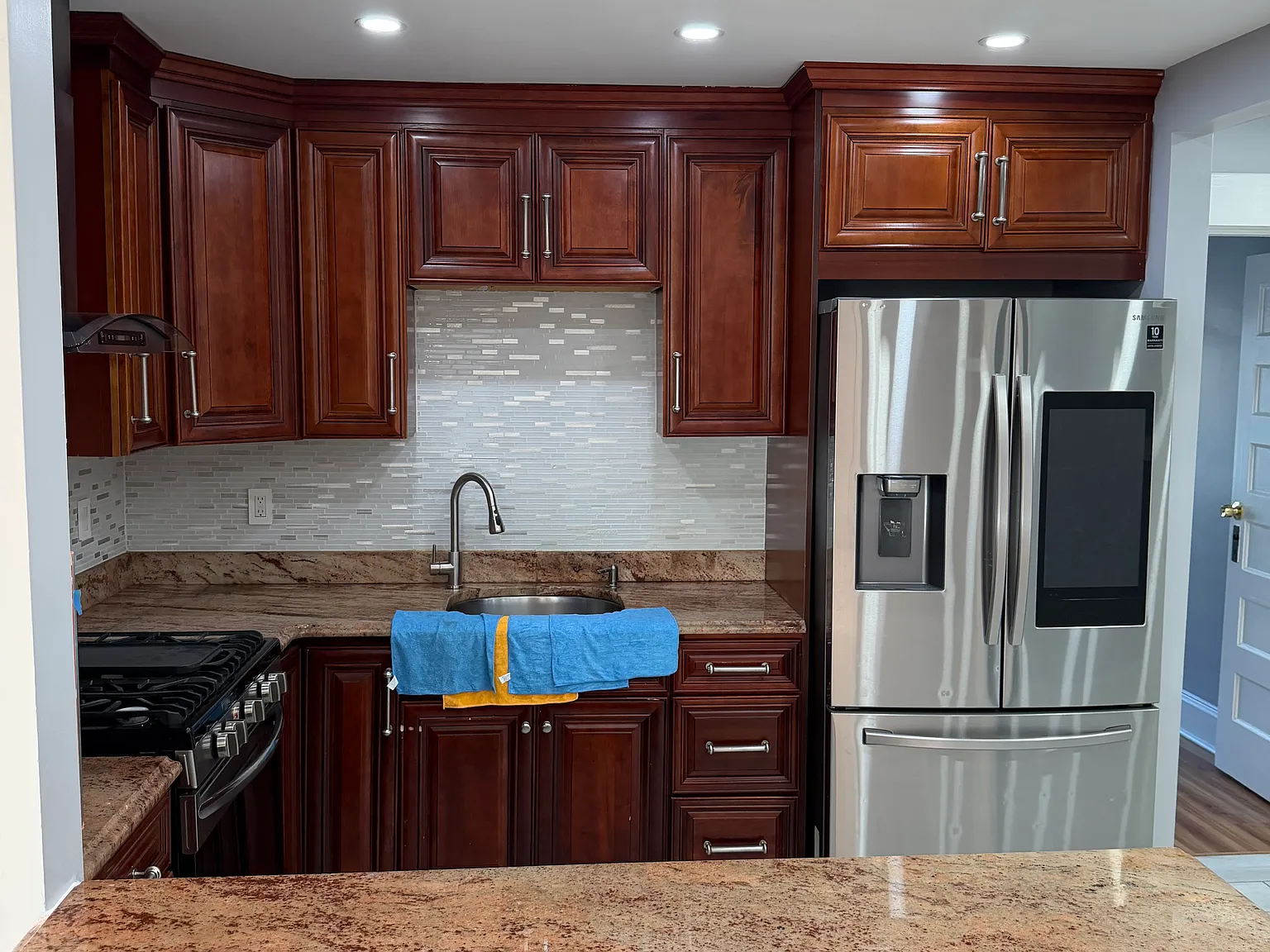 4 bed, 1400 sqft, $2,700 — Photo 2