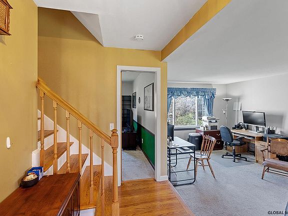3rd image of 10 Anita Dr