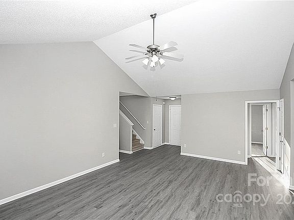 5th image of 2725 Thornburg Ct