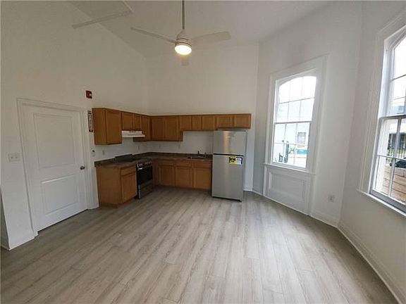 4th image of 3037 Royal St #1