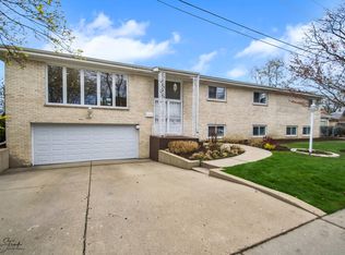 7001 N Kilpatrick Ave, Lincolnwood, IL