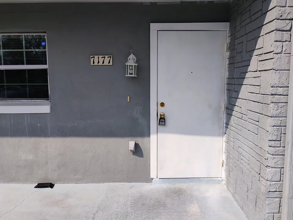 7177 Balboa Dr