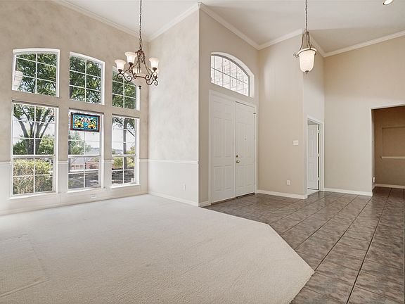 2nd image of 405 Rolling Oaks Rdg