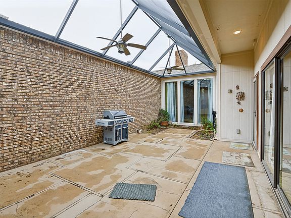 3rd image of 1632 Banbury Ln