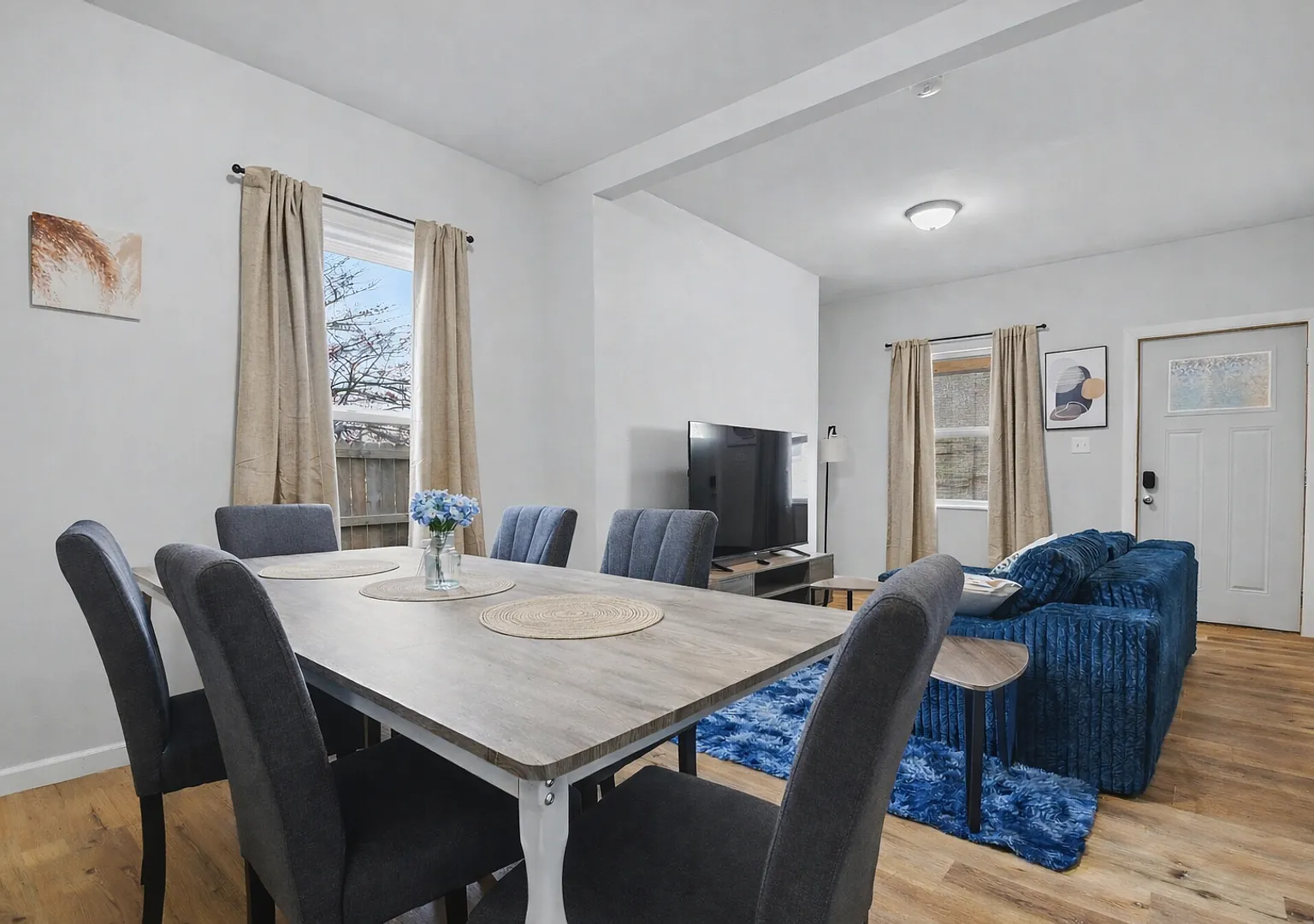 Move-In Ready! Stylishly Remodeled 3BR Fully Furnished Duplex in South Bend — Photo 3