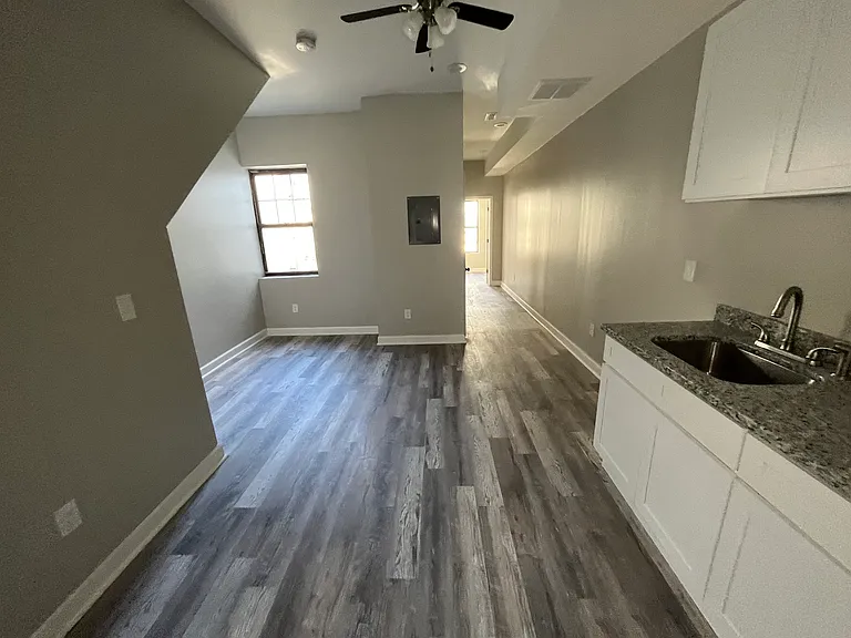 200 E 22nd St #1 — Photo 5