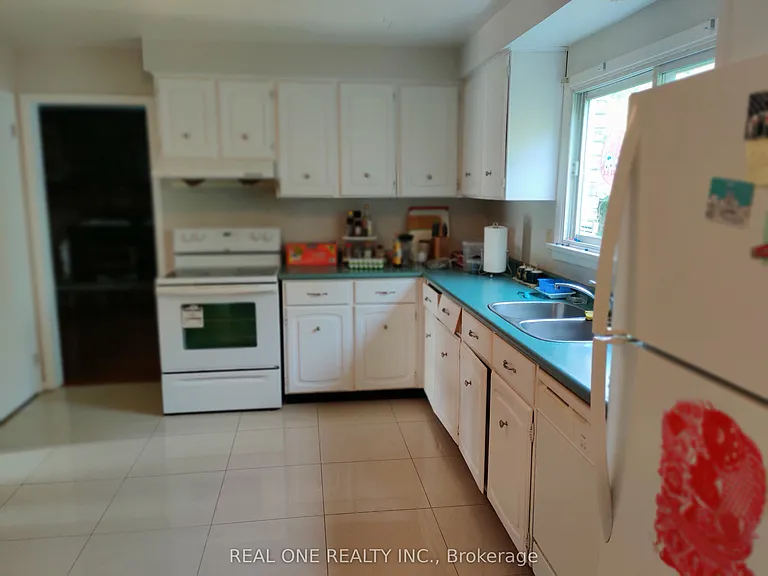 72 Liebeck Cres — Photo 10
