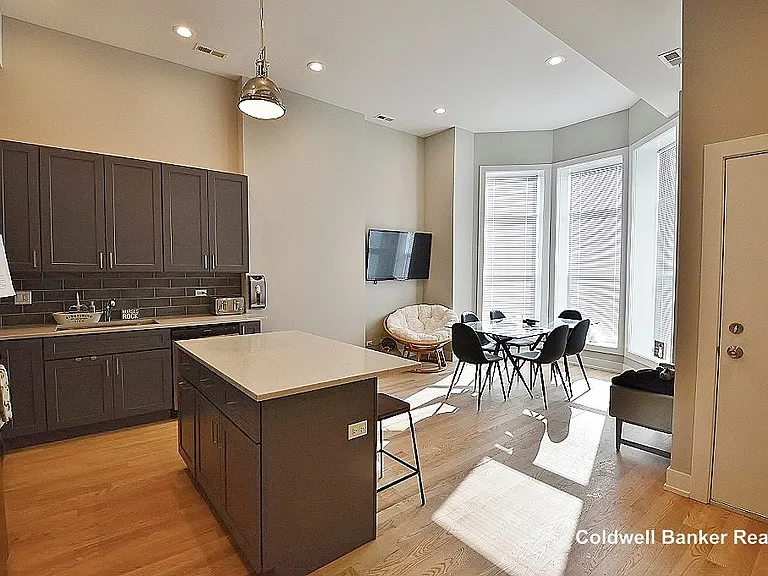 2226 W Warren 1st Fl #1ST FL — Photo 2
