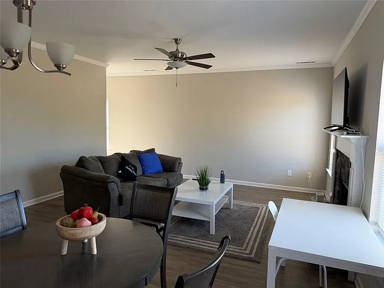 325 Melody Ln — Photo 6