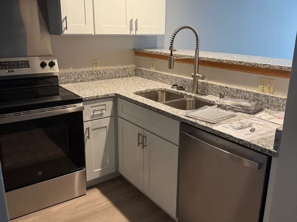 7307 N Port Washington Rd Unit 208, Glendale, WI 53217