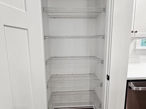 5th image of 716 Columbia Rd