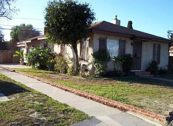 3rd image of 3201 Magnolia Ave